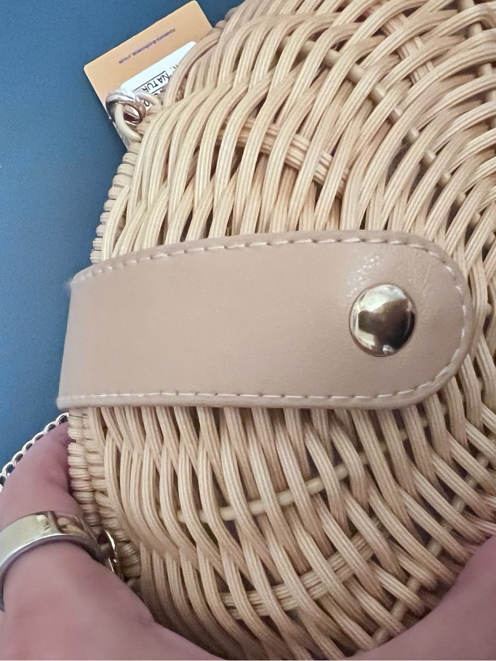 Tommy Bahama Woven Turtle Crossbody Bag in Natural Beige with Gold Chain - Picture 4 of 8